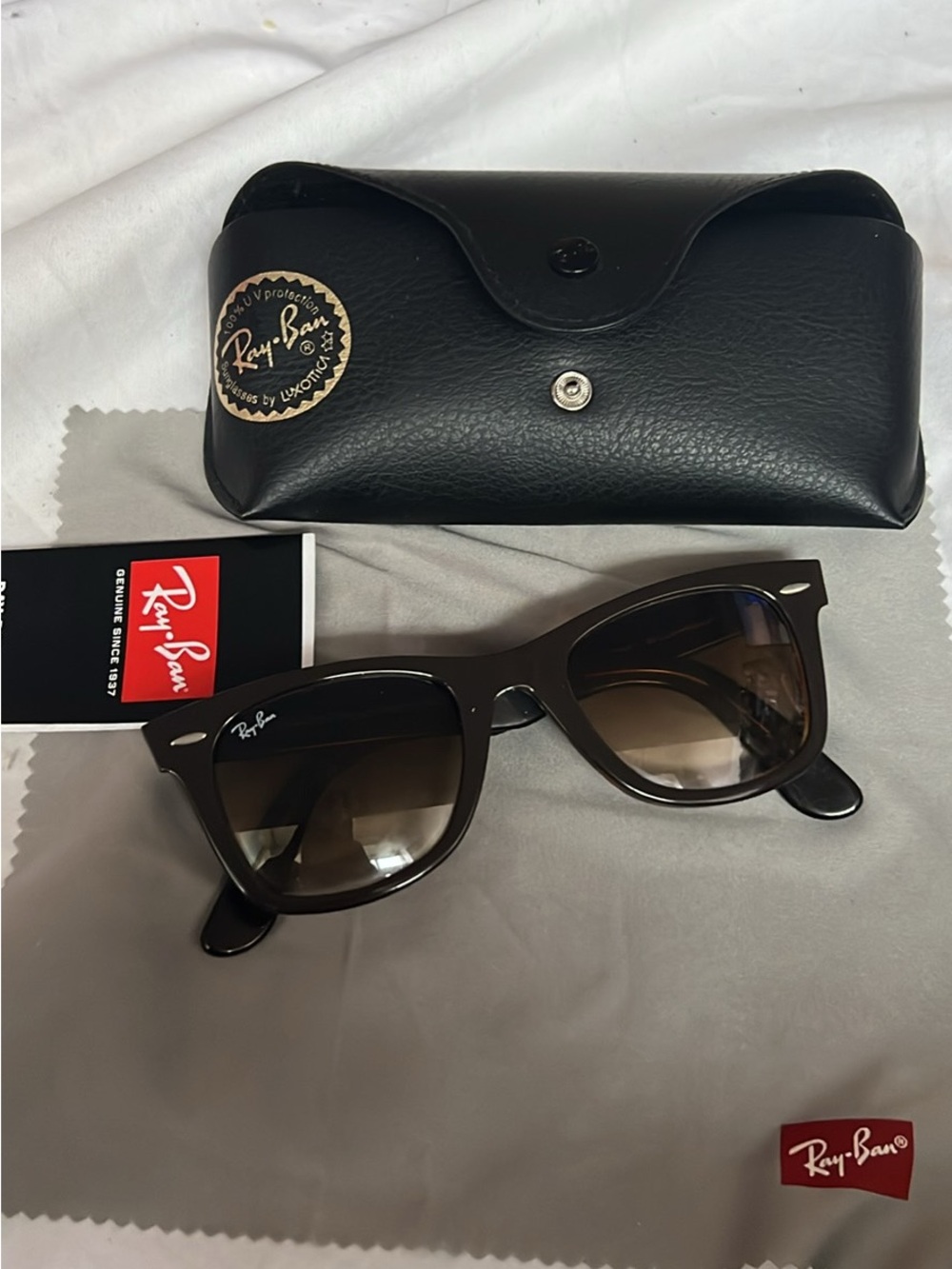 Ray-Ban Wayfarer Sunglasses in Black Frames with Brown Gradient Lenses
